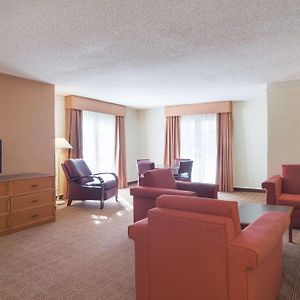 Deluxe Family Queen Suite